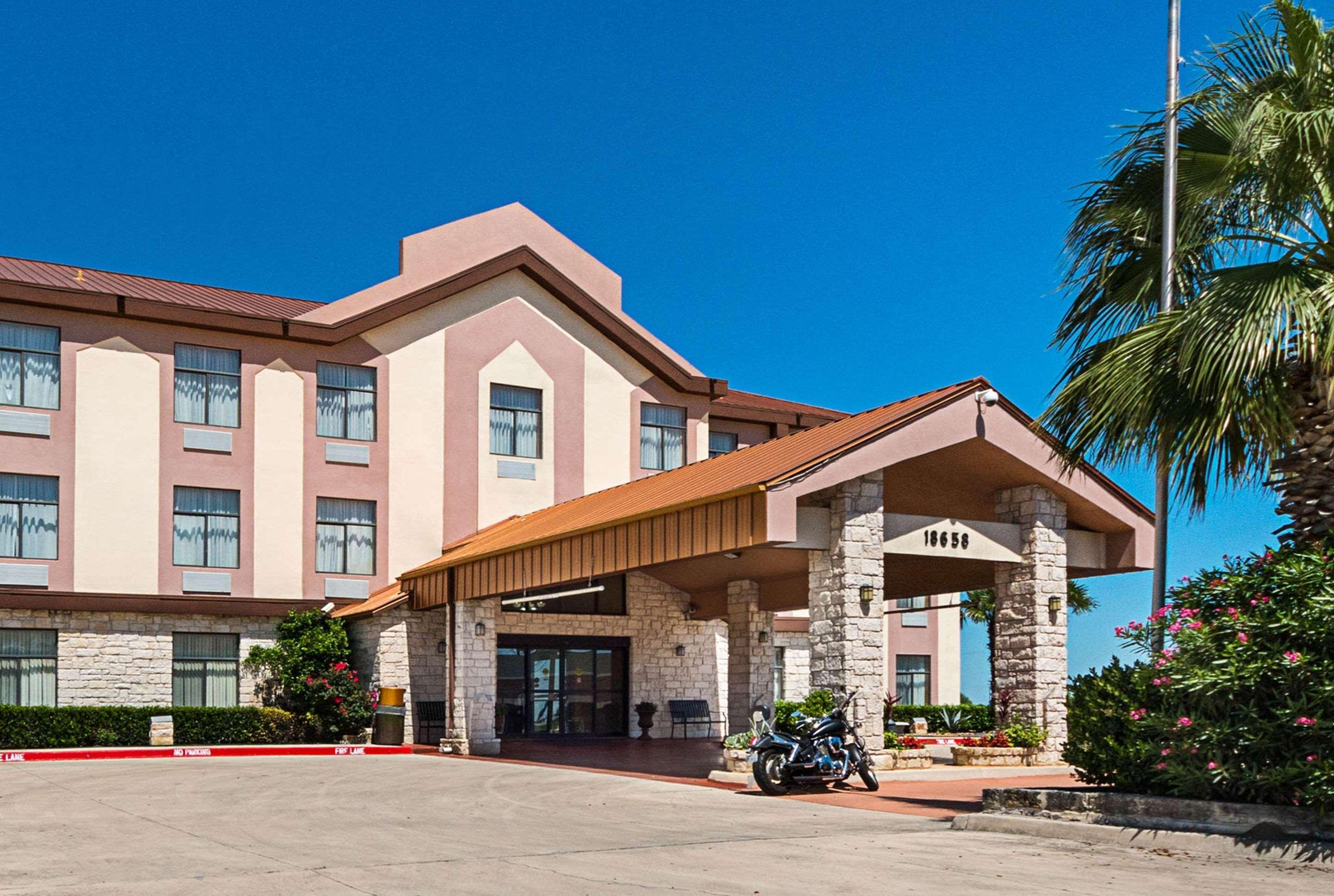 Quality Inn & Suites Buda Eksteriør bilde